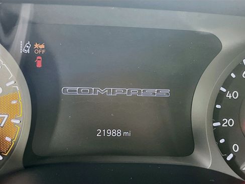 Used 2023 Jeep Compass Trailhawk w/ Trailhawk Convenience Group AWD/4WD image 12