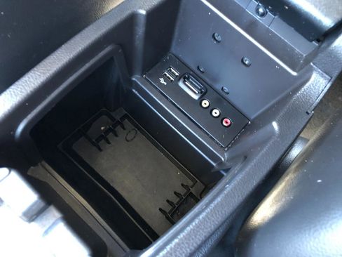 Used 2013 Ford Focus Titanium w/ Titanium Handling Pkg FWD image 28