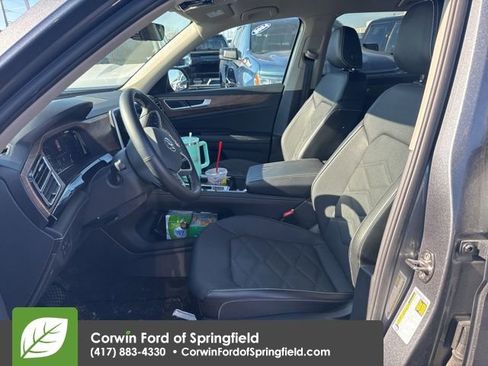 Used 2024 Volkswagen Atlas SE image 11