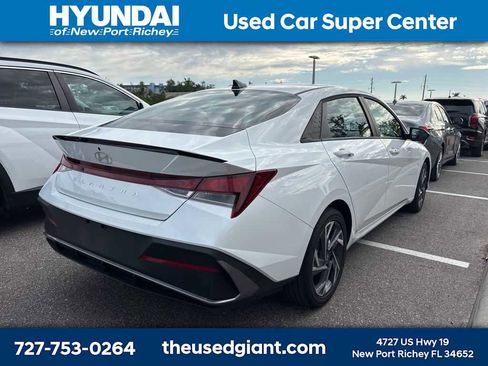 Used 2025 Hyundai Elantra Sport FWD image 3