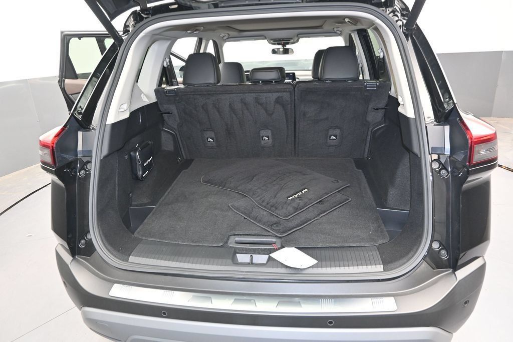 Certified 2023 Nissan Rogue SV w/ SV Premium B Package AWD/4WD image 16