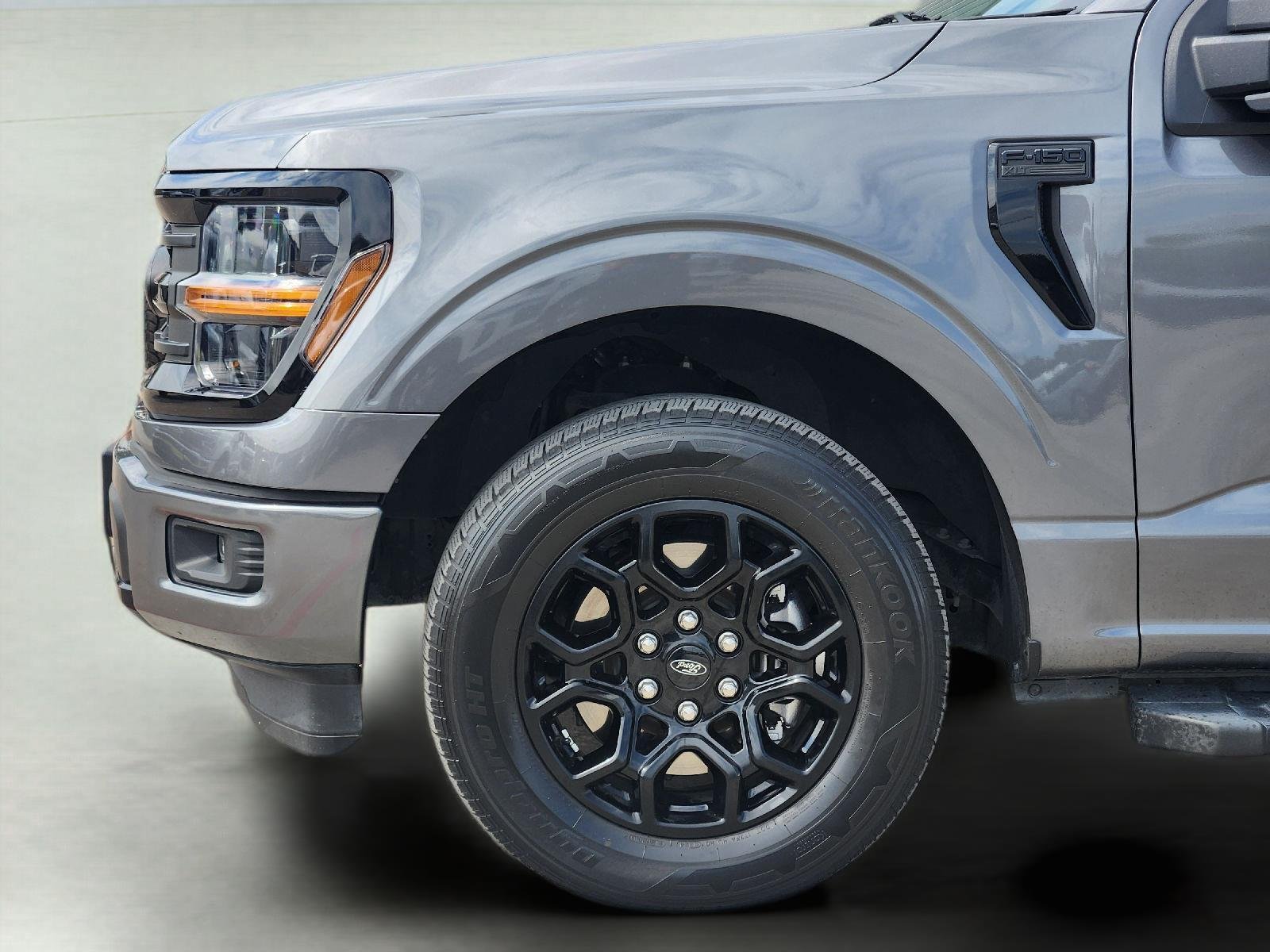 Used 2024 Ford F150 XLT w/ XLT Black Appearance Package RWD image 9