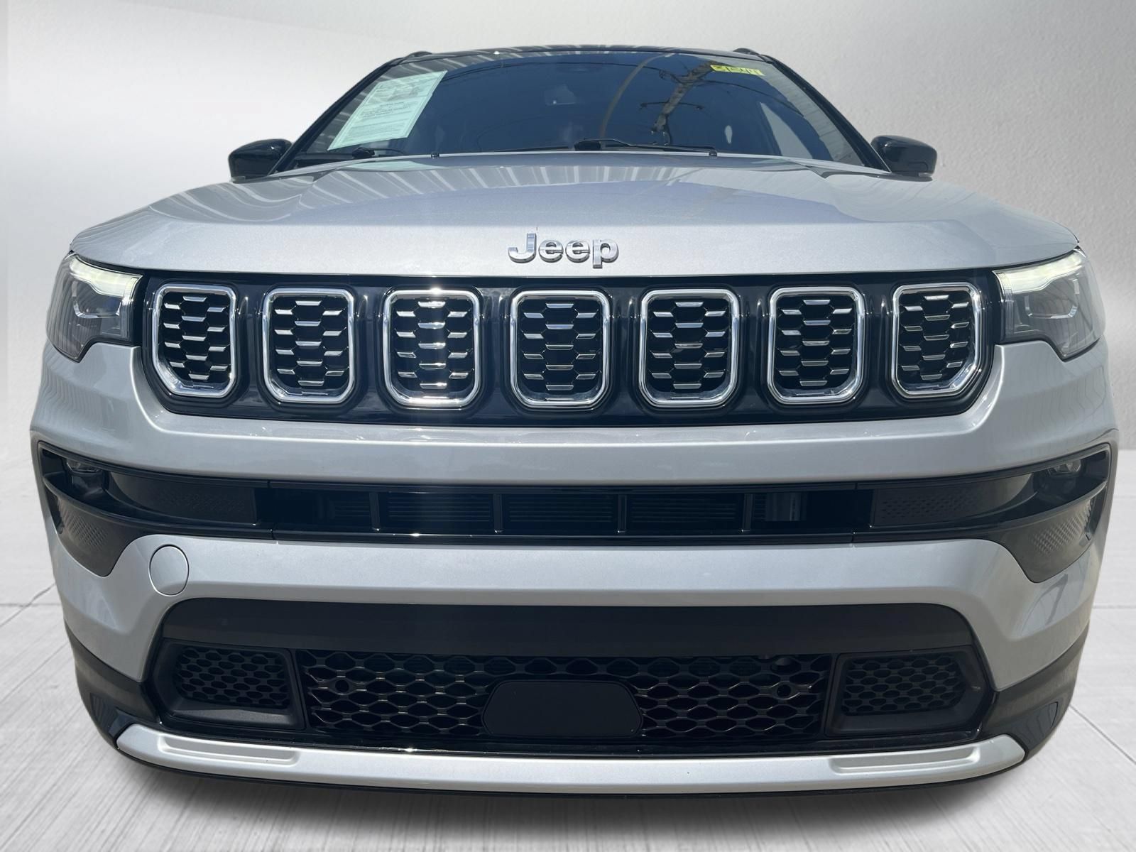 Used 2025 Jeep Compass Limited w/ Elite Group AWD/4WD image 2