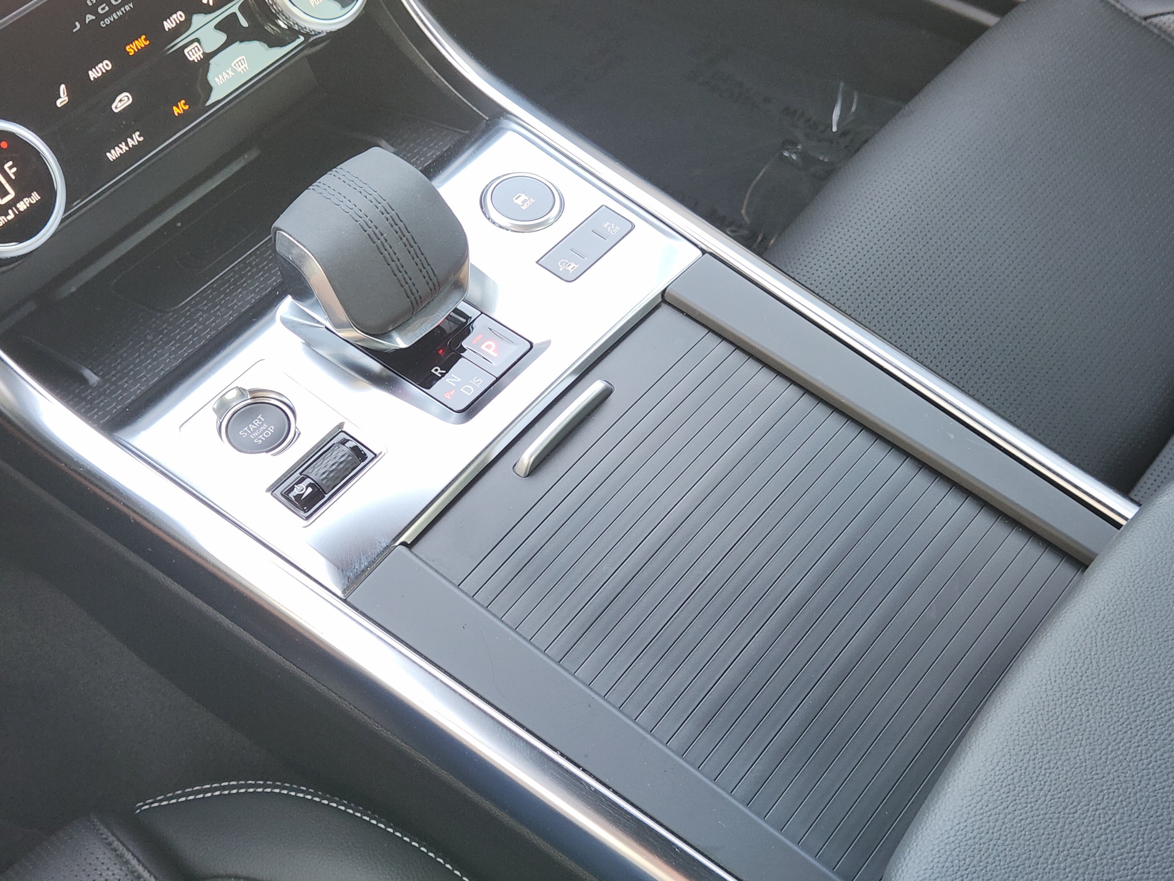 Certified 2024 Jaguar XF R-Dynamic SE AWD/4WD image 16