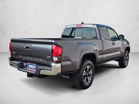 Used 2021 Toyota Tacoma SR5 AWD/4WD image 5