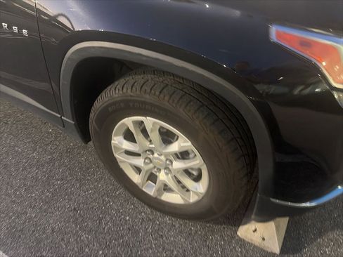 Used 2021 Chevrolet Traverse LT image 7