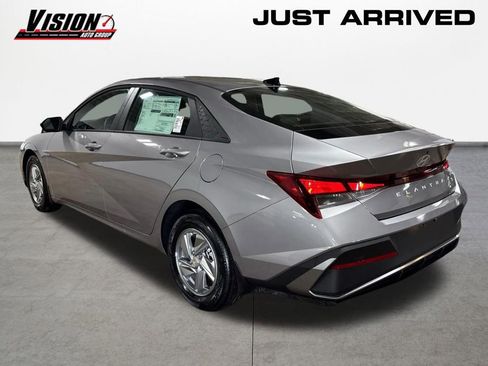 New 2026 Hyundai Elantra SE FWD image 7