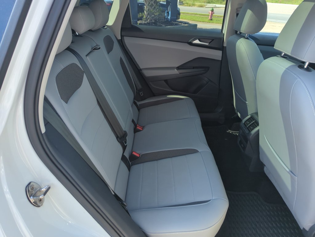 Certified 2023 Volkswagen Taos SE FWD image 33