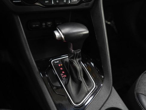 Used 2018 Kia Niro EX FWD image 21