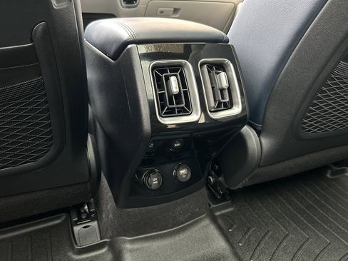 Used 2022 Kia Sorento SX Prestige w/ Panoramic Sunroof Package image 16