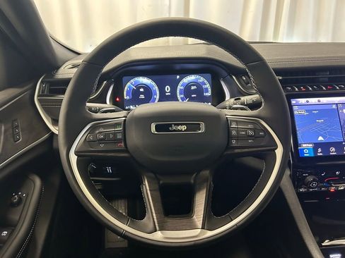 New 2025 Jeep Grand Cherokee L Limited w/ Luxury Tech Group II image 9