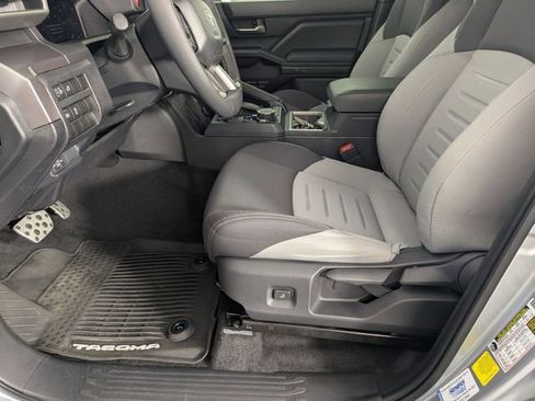 Used 2025 Toyota Tacoma TRD Sport AWD/4WD image 11