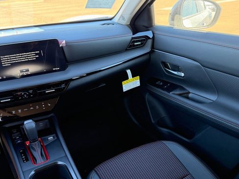 New 2026 Nissan Kicks SR image 11