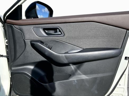 Used 2023 Nissan Rogue S FWD image 20