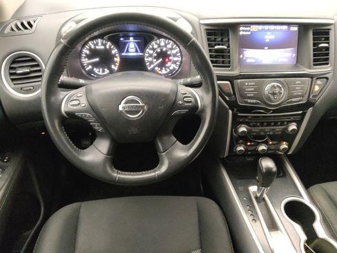 Used 2019 Nissan Pathfinder SV image 22