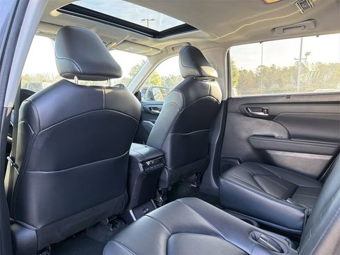 Used 2023 Toyota Highlander XLE image 13