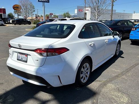 Used 2020 Toyota Corolla LE image 4