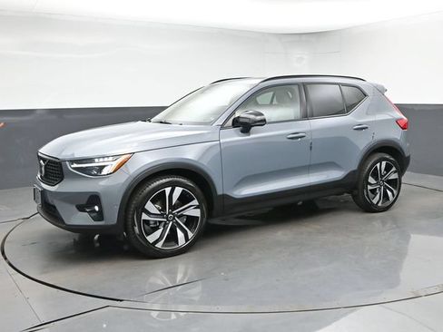 Used 2023 Volvo XC40 B5 Plus w/ Protection Package Premier AWD/4WD image 4