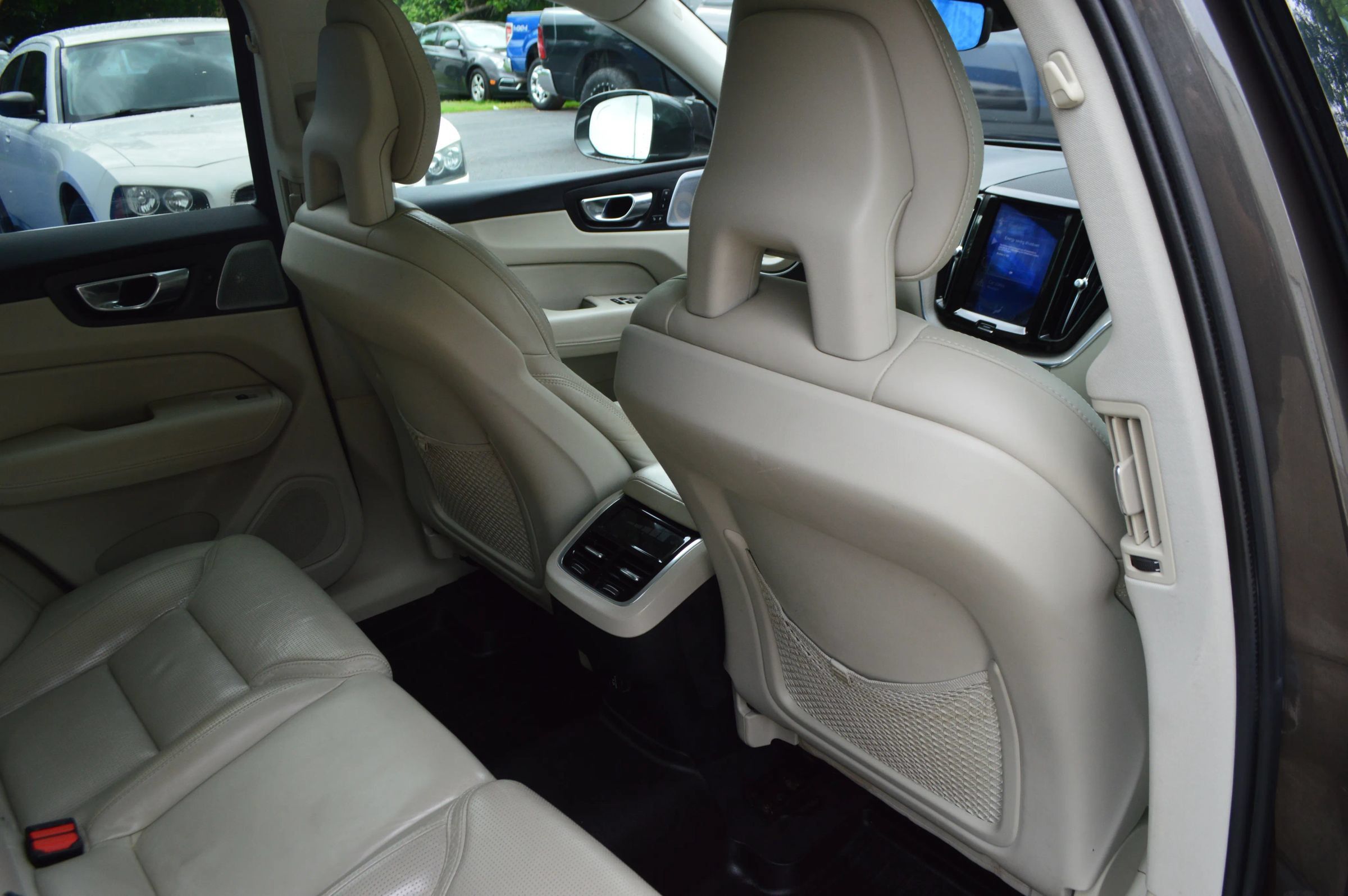 Used 2018 Volvo XC60 T6 Inscription w/ Luxury Seat Package AWD/4WD image 26