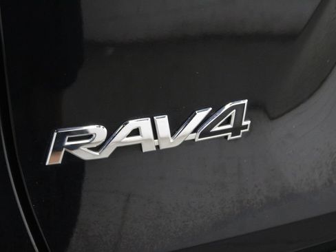 Used 2021 Toyota RAV4 LE AWD/4WD image 39