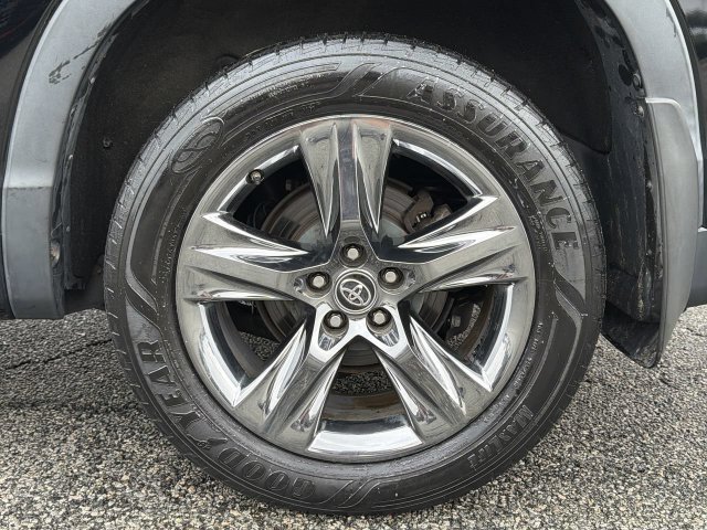 Used 2019 Toyota Highlander Limited Platinum AWD/4WD image 11