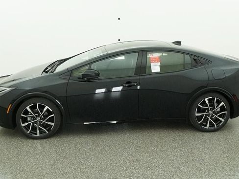 New 2026 Toyota Prius Plug-In Hybrid FWD image 3