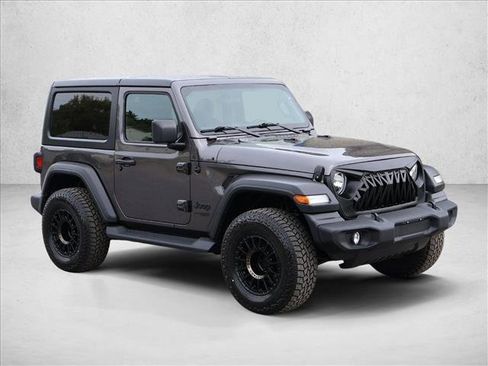 Used 2018 Jeep Wrangler Sport AWD/4WD image 3