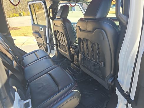 Used 2018 Jeep Wrangler Unlimited Rubicon w/ Dual Top Group image 11