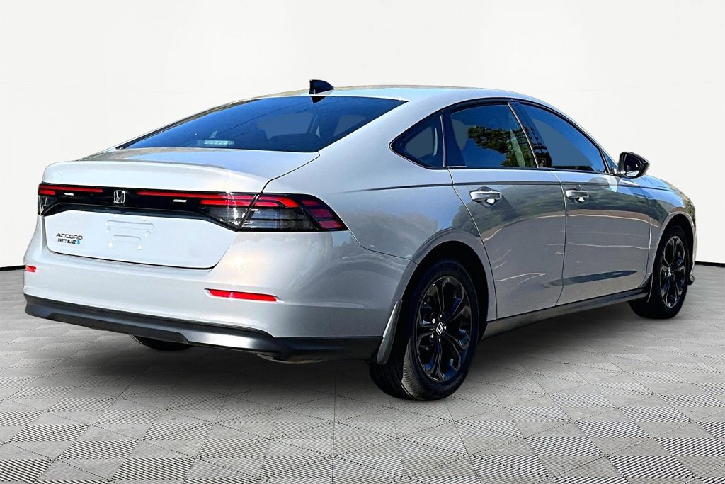 Used 2025 Honda Accord SE image 6