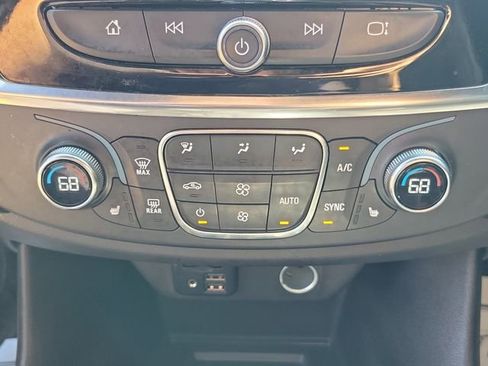Used 2023 Chevrolet Traverse RS FWD image 29