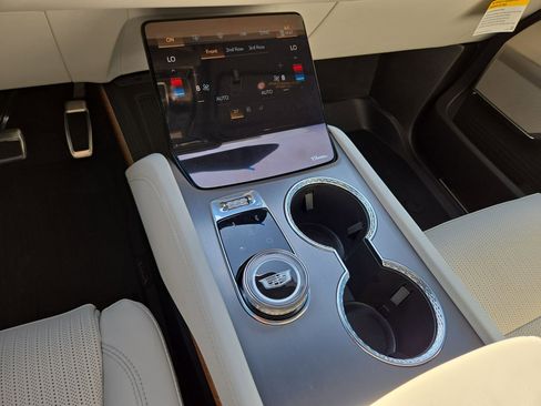 New 2026 Cadillac Vistiq Luxury w/ LPO, Floor Liner Package image 22