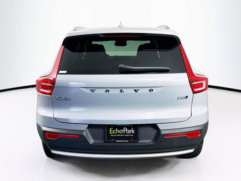 Used 2025 Volvo XC40 B5 Core image 7