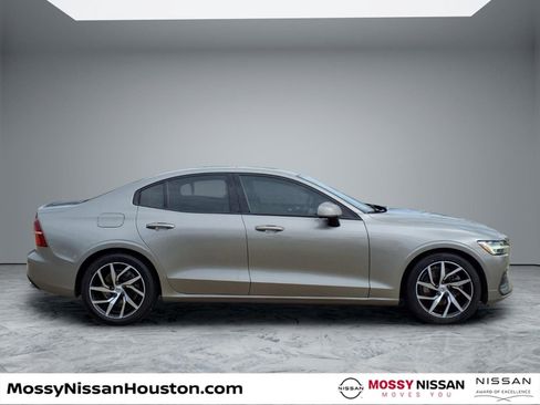 Used 2020 Volvo S60 T5 Momentum FWD image 8