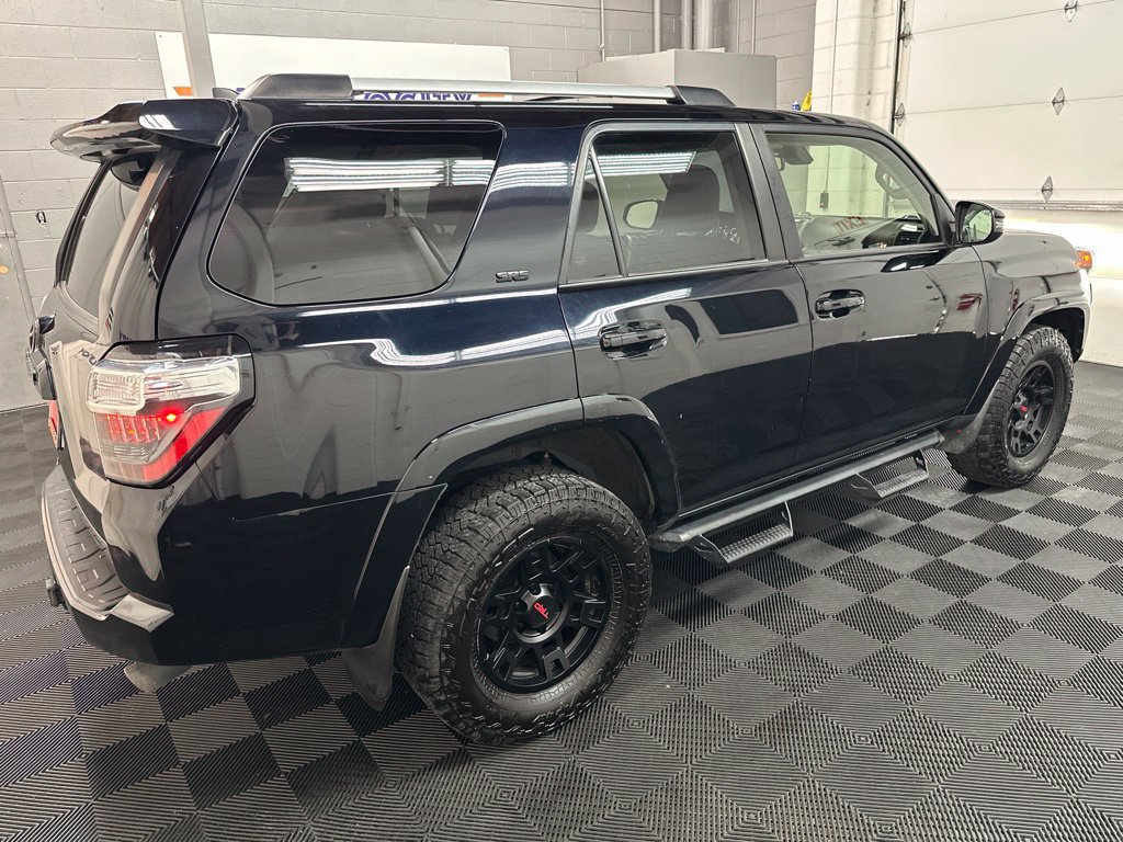 Used 2022 Toyota 4Runner SR5 Premium w/ Moonroof Package AWD/4WD image 10