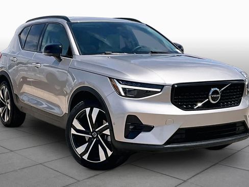 Used 2023 Volvo XC40 B5 Ultimate w/ Climate Package AWD/4WD image 3