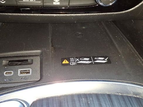 Used 2023 Buick Enclave Essence image 29