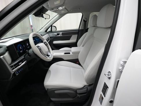Used 2026 Hyundai Santa Fe SE FWD image 7