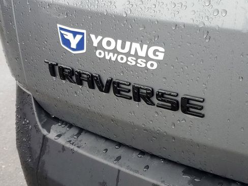 Used 2023 Chevrolet Traverse RS image 33