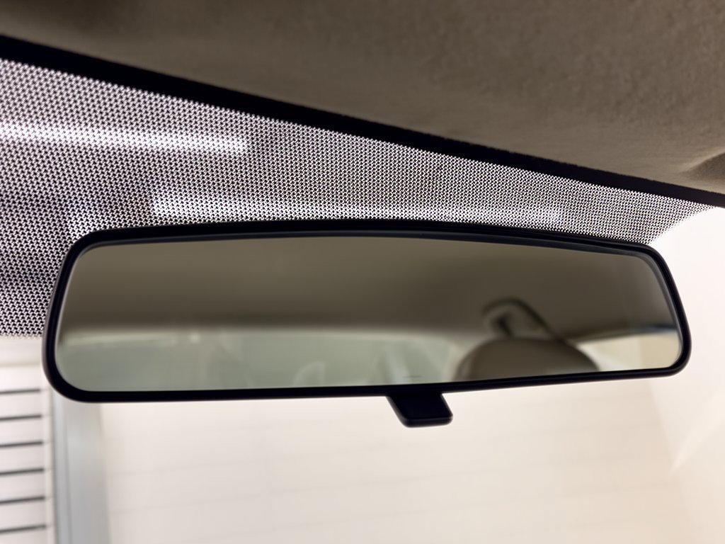 Used 2013 Toyota Corolla LE FWD image 24