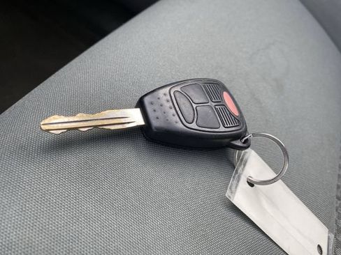 Used 2005 Jeep Grand Cherokee Laredo image 23