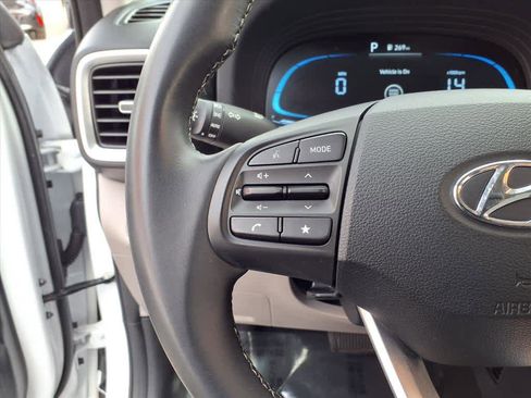 Used 2025 Hyundai Venue SEL image 10