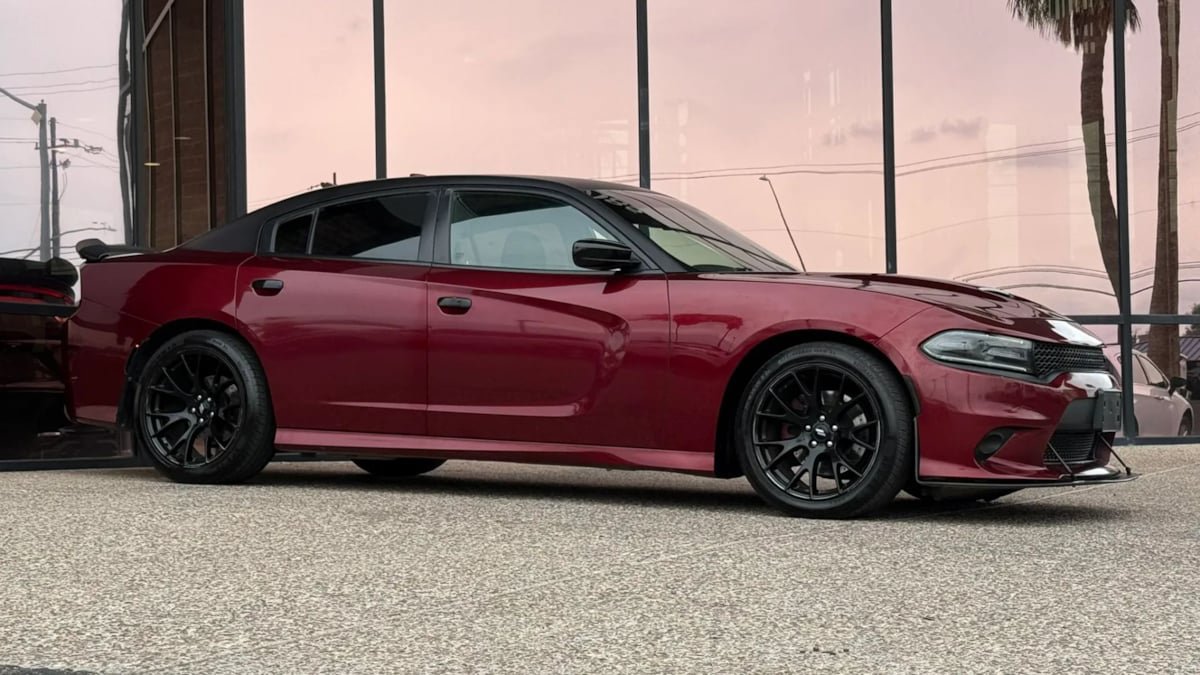 Used 2019 Dodge Charger R/T w/ Blacktop Package RWD image 16