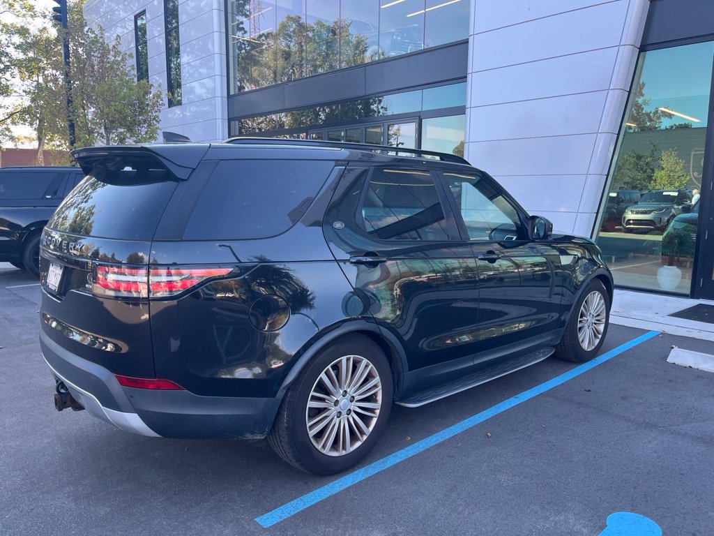 Used 2017 Land Rover Discovery HSE AWD/4WD image 6