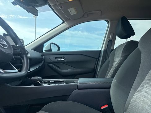 Used 2024 Nissan Rogue SV FWD image 39