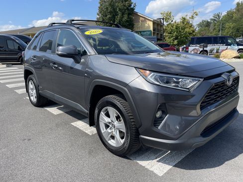Used 2020 Toyota RAV4 XLE image 3