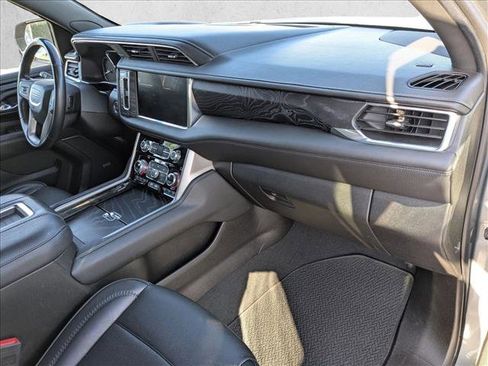 Used 2021 GMC Yukon Denali w/ Denali Premium Package image 27