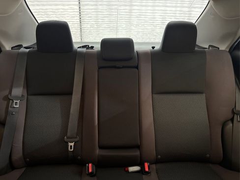 Used 2018 Toyota Corolla LE image 32