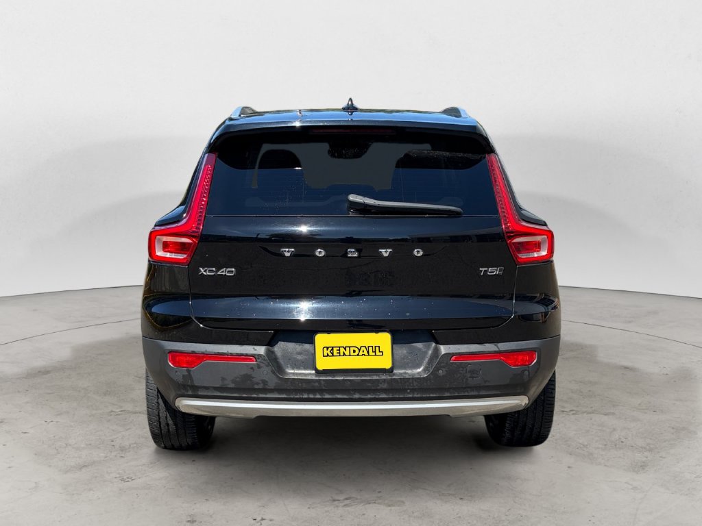 Used 2022 Volvo XC40 T5 Momentum AWD/4WD image 6
