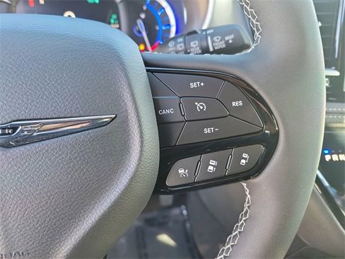 New 2023 Chrysler Pacifica Touring-L w/ S Appearance Package image 24