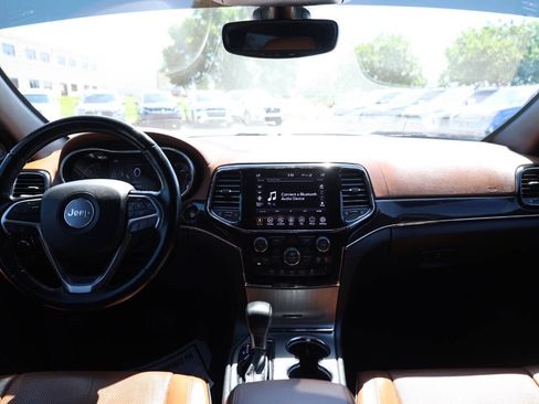Used 2020 Jeep Grand Cherokee Overland AWD/4WD image 14